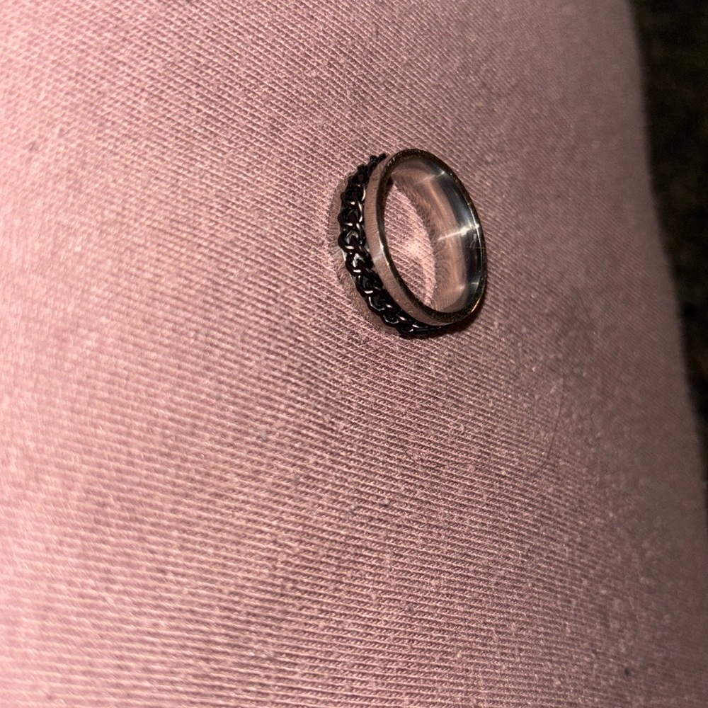 ✨Free with purchase - Silver and Black Fidget Chain Ring - Picture 2 of 2